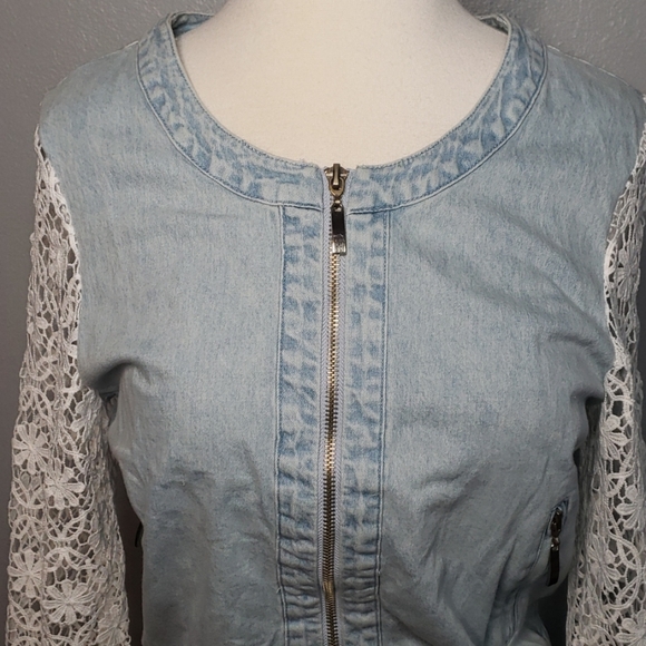 HYPR Jackets & Blazers - HYPR Light Wash Jean Denim Jacket Small NWT